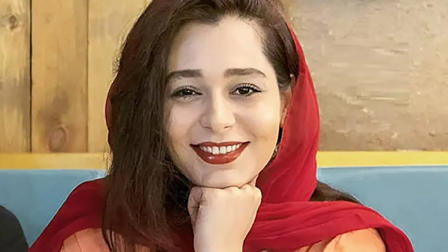 عکس سانیا سالاری با شال خوش رنگ در سریال گیسو