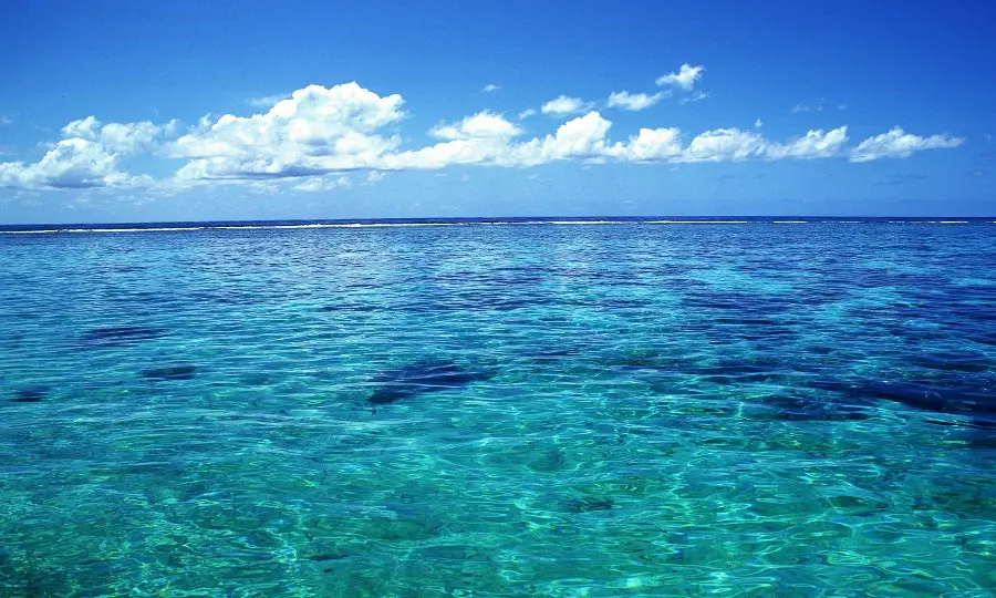 والپیپر و تصویر بسیار دیدنی و حیرت انگیز از اقیانوس با آب زلال و روشن