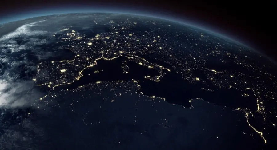 عکس والپیپر واقعی زیبا از کره زمین از ناسا در شب نورانی
