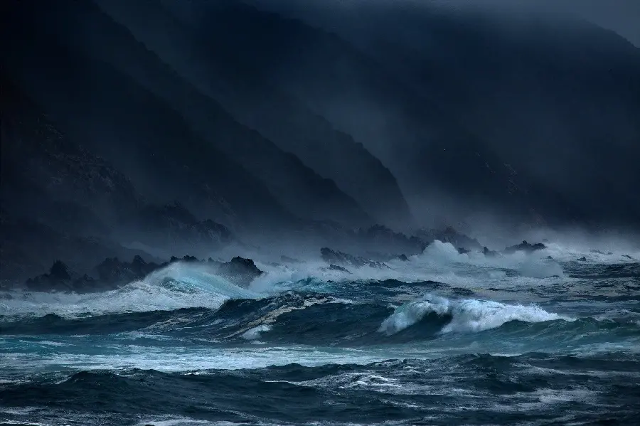 دانلود والپیپر ویندوز امواج دریا در شب با کیفیت HD
