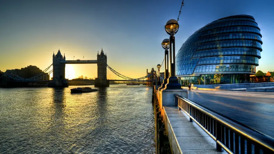 عکس زیبا از ساختمان لاکچری لندن و رودخانه تایمز