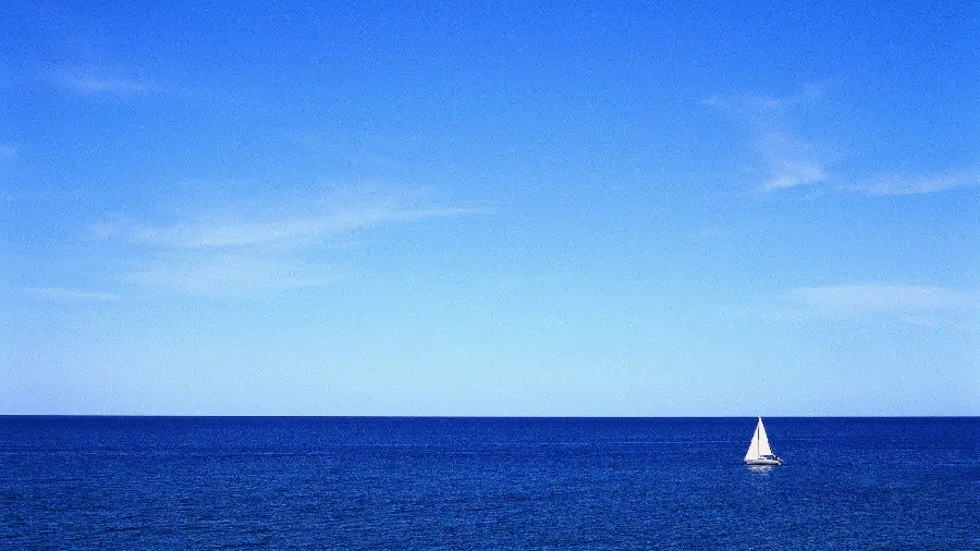 عکس زمینه قایق و والپیپر قایق با کیفیت hd در اقیانوس آبی