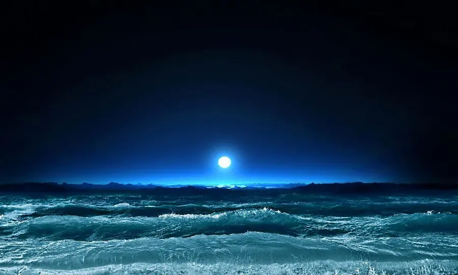 دانلود عکس امواج دریا در شب با تابش خیره کننده و جالب نور ماه در وسط تصویر مناسب پروفایل و والپیپر