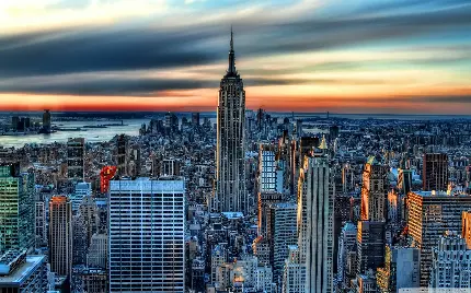 عکس و والپیپر ساختمان امپایر استیت نیویورک در مرکز شهر