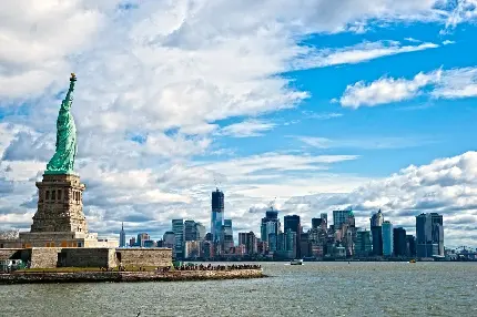 عکس برج آزادی شهر نیویورک و نماد این شهر