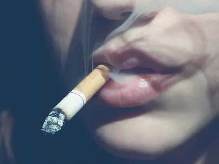 دانلود عکس پروفایل دخترونه با سیگار خفن برای واتساپ