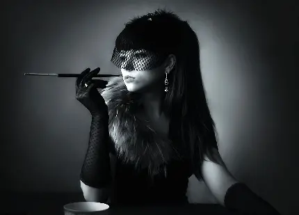 عکس سیگار در دست پسر طبیعی