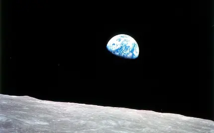 عکس واقعی باکیفیت از جایی تخت خاکی نزدیک به بخش کوچک کره زمین از ناسا