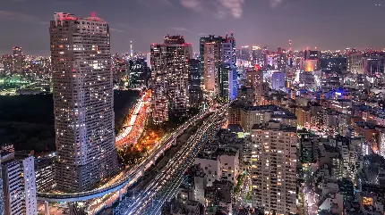 تصویر استوک برج ها و ساختمان های بلند شهر توکیو با اتوبان و پل ها