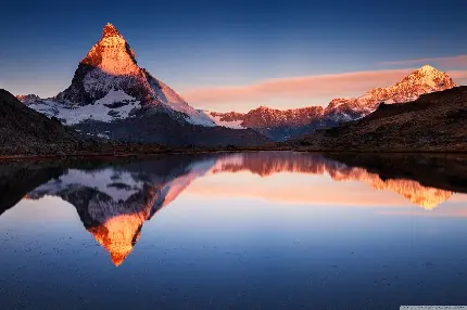 دانلود عکس دریاچه یخ زده کوهستانی با کیفیت 7K برای لپ تاپ