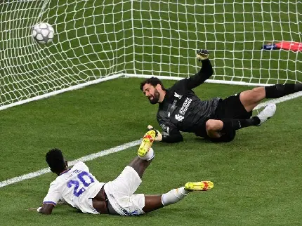 عکس لحظه گل وینیسیوس جونیور به لیورپول در فینال لیگ قهرمانان اروپا 2022