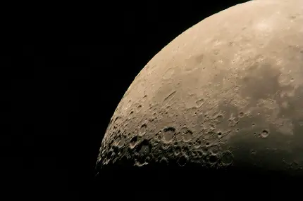 عکس بسیار جالب از نقش و نگار و جنس ماه از نزدیک