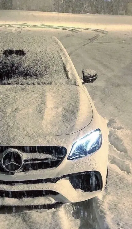 عکس خودرو بنز در برف برای دوستدارن عکس لاکچری با کیفیت عالی
