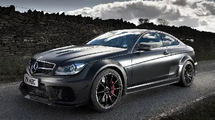 مرسدس AMG E63  مشکی پر کلاغی و براق در صحرای ابری