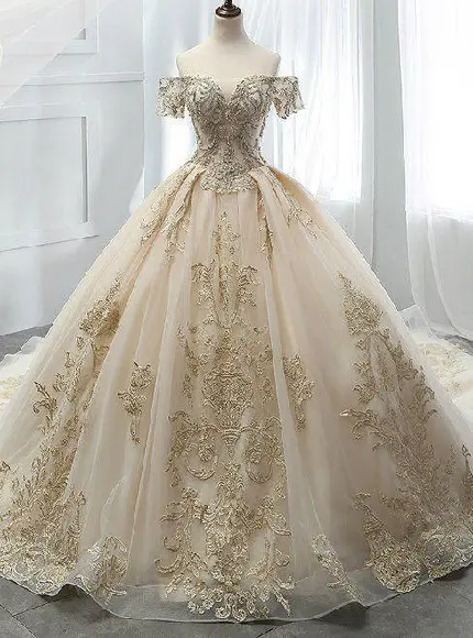 دانلود عکس لباس عروس دنباله دار با سنگ های قیمتی و زیبا
