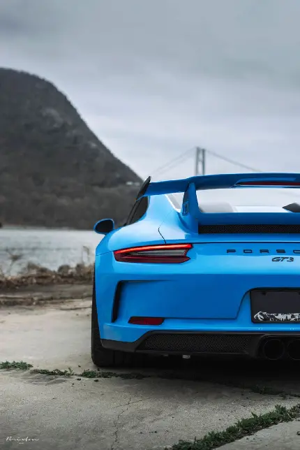 والپیپر زیبا با کیفیت بسیار بالای 5K از ماشین پورشه 911 GT3 آبی رنگ