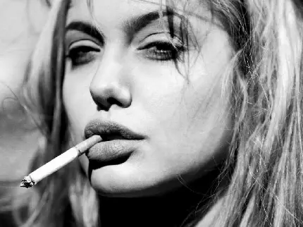 عکس آنجلینا جولی در حال سیگار کشیدن برای پروفایل و پس زمینه