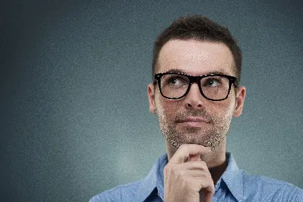 دانلود عکس و وکتور مرد متفکر و عینکی با کیفیت اچ دی