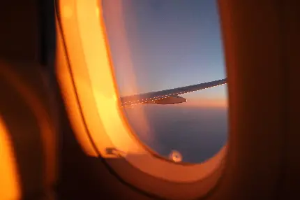 عکس زمینه تماشایی از نمای پنجره هواپیما از آسمان زیبا با کیفیت Full HD