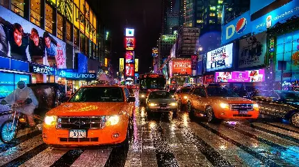 تصویر خیابان شلوغ و پر تردد و بارانی شهر نیویورک 