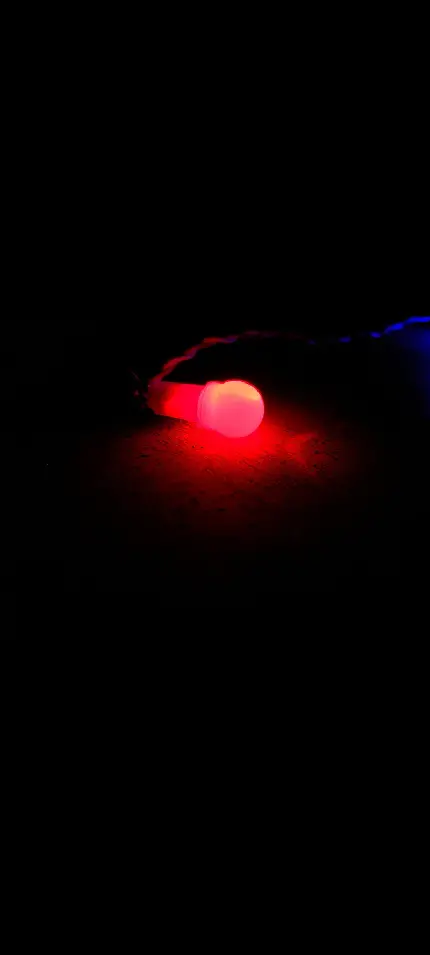 والپیپر خفن لامپ قرمز در اتاق تاریک با بهترین کیفیت