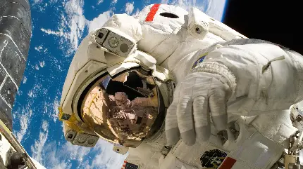 دانلود عکس پروفایل فضانورد واقعی در فضا برای واتساپ و اینستا
