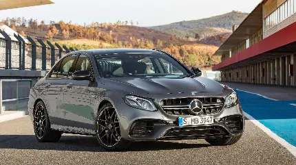 بک گراند فول اچ دی از مرسدس AMG E63 نقره ای و شیک