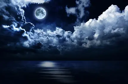 بک گراند ماه زیبای مهتابی به همراه ابرای تیره و روشن