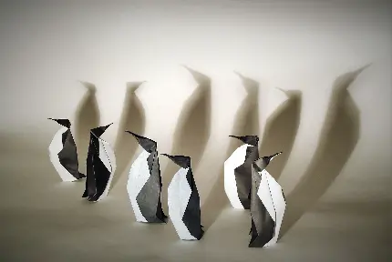 عکسی برای پس زمینه از پنگون های کاغذی در کنار هم