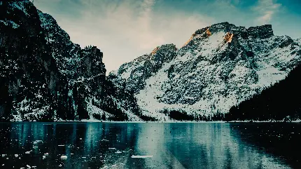 جدیدترین تصویر زمینه کوهستان برفی با کیفیت 4K برای ویندوز