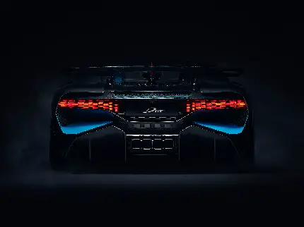 عکس پشت خودرو بوگاتی دیوو Bugatti Divo با بک گراند مشکی