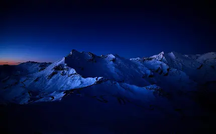 دانلود عکس شگفت انگیز از طبیعت بسیار زیبا و رویایی کوهستان پر از برف در زمستان و شب