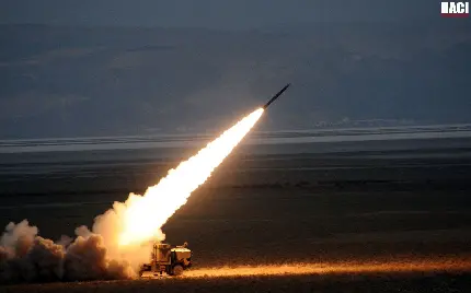 تصویر پرتاب خیره کننده موشک از راکت با قدرت بالا برای زمینه دسکتاپ