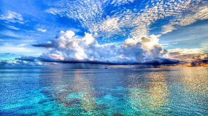 تصویر بسیار زیبای انعکاس ابر ها در دریا با کیفیت Full HD
