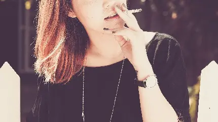 عکس دختر خفن و جذاب در حال سیگار کشیدن
