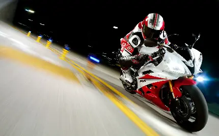 عکس استوک موتور سیکلت یاماها با کیفیت خارق العاده