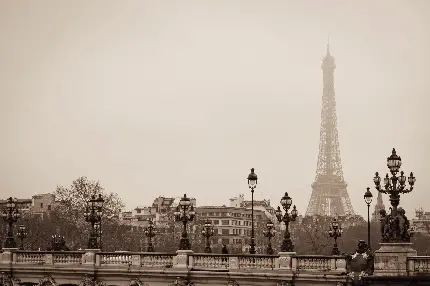 عکس قدیمی و جالب از شهر پاریس زیبا و برج ایفل در آنسوی آن