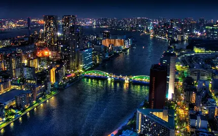 تصویر شهر زیبای توکیو در شب با گذر رودخانه سومیدا در دل شهر