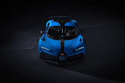 تصویر بوگاتی Bugatti از روبرو با پس زمینه مشکی و تاریک