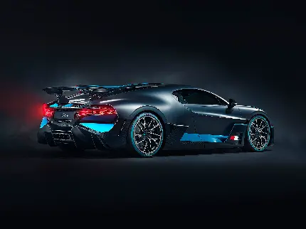 عکس از نمای بغل خودرو بوگاتی دیوو Bugatti Divo با پس زمینه سیاه