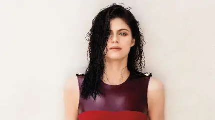 عکس جدید الکساندرا داداریو Alexandra Daddario با موهای بلند و خیس