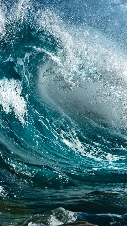 عکس زمینه موج خروشان اقیانوس برای گوشی