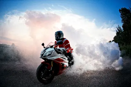 عکس زمینه و و تصویر موتور سیکلت یاماها برای لپ تاپ