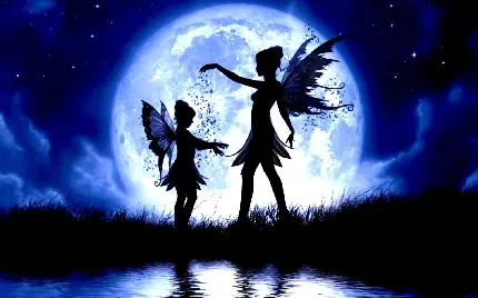 عکس دو فرشته بالدار کوچک در سایه ماه و در کنار بیشه