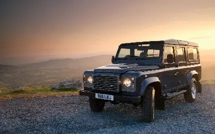 عکس مدل قدیمی و مشکی خودرو لندرور دیفندر Land Rover Defender