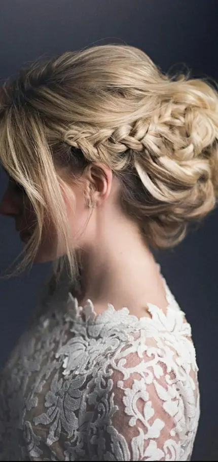 تصویر مدلی از شنیون موی زیبا عروس با یک بافت ریز با کیفیت عالی