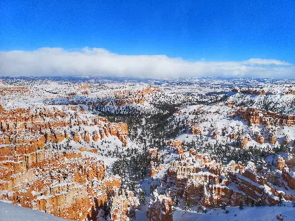 بک گراند 5K منظره بکر کوهستان در زمستان برای ویندوز 11