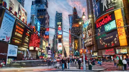 عکس خیابان معروف و میدان تایمز شهر نیویورک 