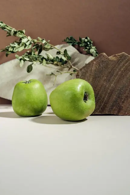 تصویر زیبا و رویایی از دو سیب سبز ترس پر خاصیت با کیفیت خاص