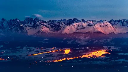 تصویر زمینه 5K کوهستان برفی زیبا و درخشان برای کامپیوتر